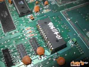 Montaż zamiennika układu PLA w Commodore 64