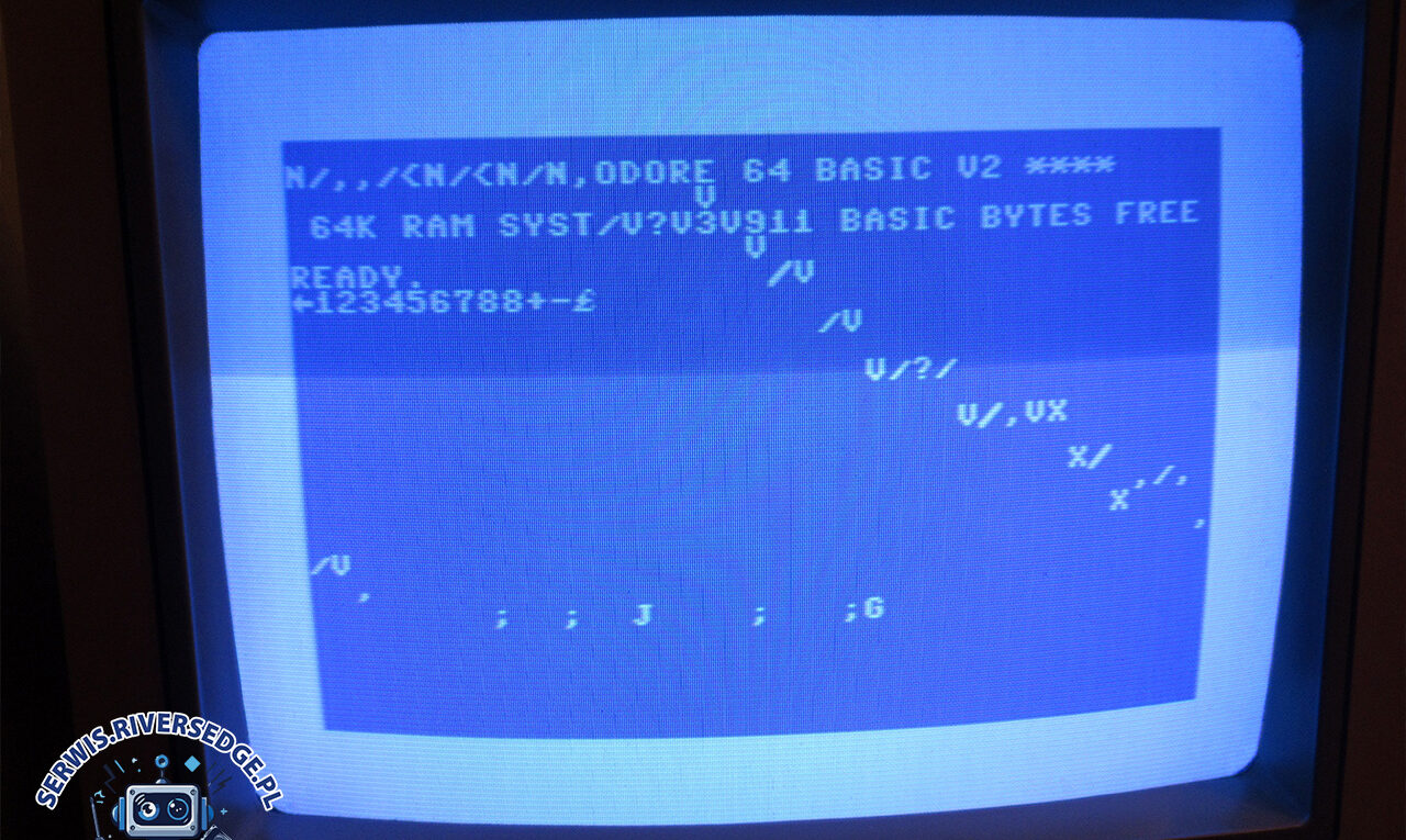 Nietypowe i nieprawidłowe zarazem wyświetlanie znaków na ekranie Commodore 64