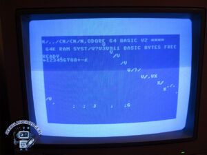 Nietypowe i nieprawidłowe zarazem wyświetlanie znaków na ekranie Commodore 64