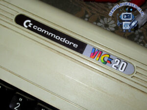 Commodore VIC-20 z 1982 roku - wygląda przepięknie!
